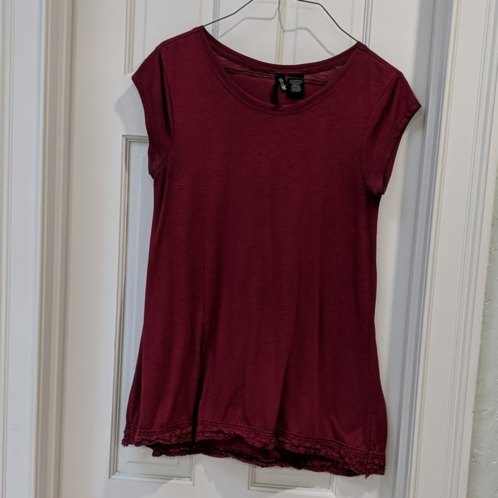 Maroon tunic with lace hem, sz M